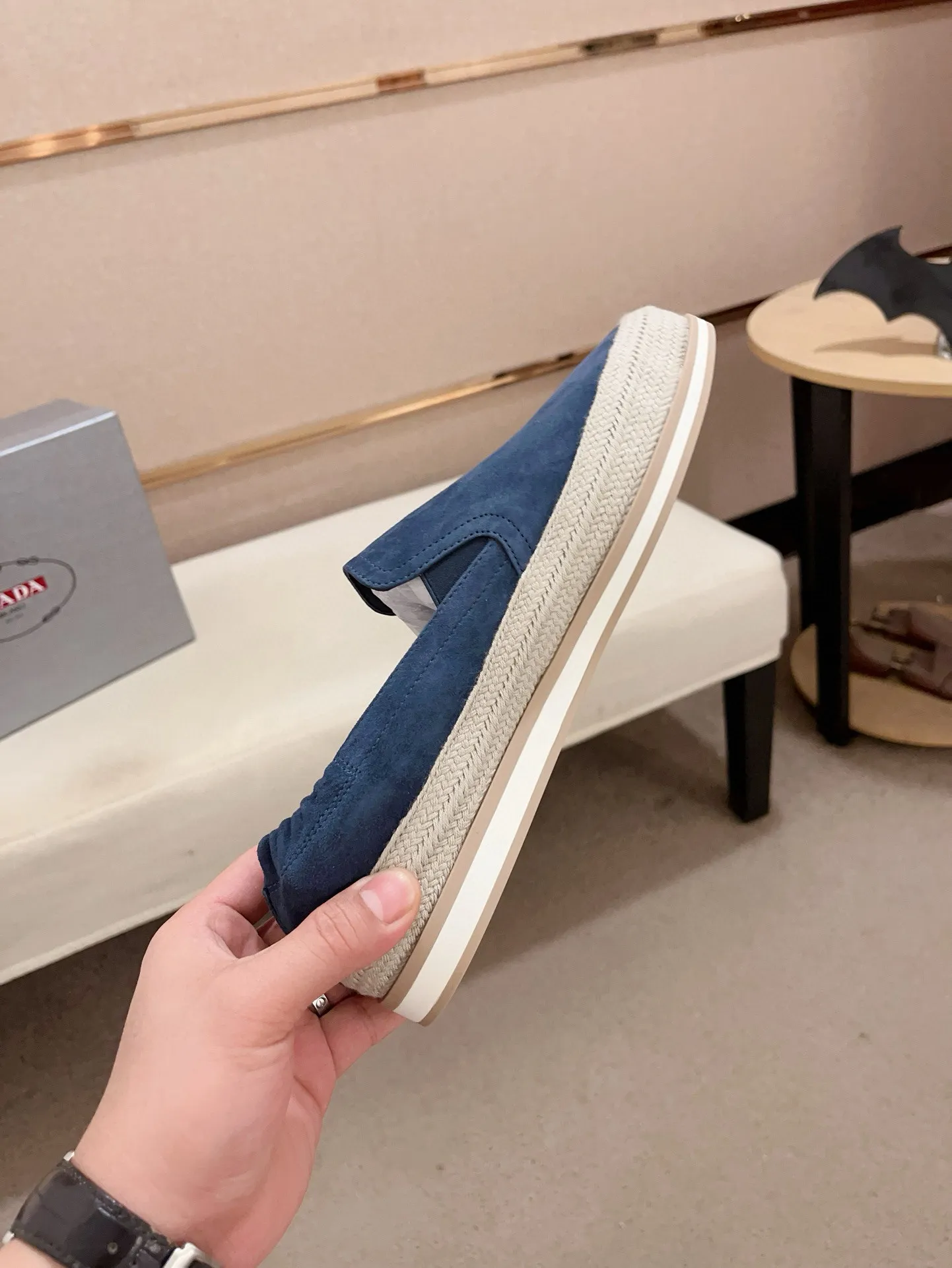 Men's shoes 💰 540💰 ✔️✔️✔️Higher version High-quality new PRADA (Prada) counters are launched at the same time. The new men's shoes and 😘 fabrics are made of high-tech glue-making technology. Lining: Full cowhide lining. 👍🏿 High-end ☄️ air-cushion molded anti-slip rubber outsole, exquisite lines, simple and elegant, comfortable and high-end for leisure travel. Code number: 38 to 45